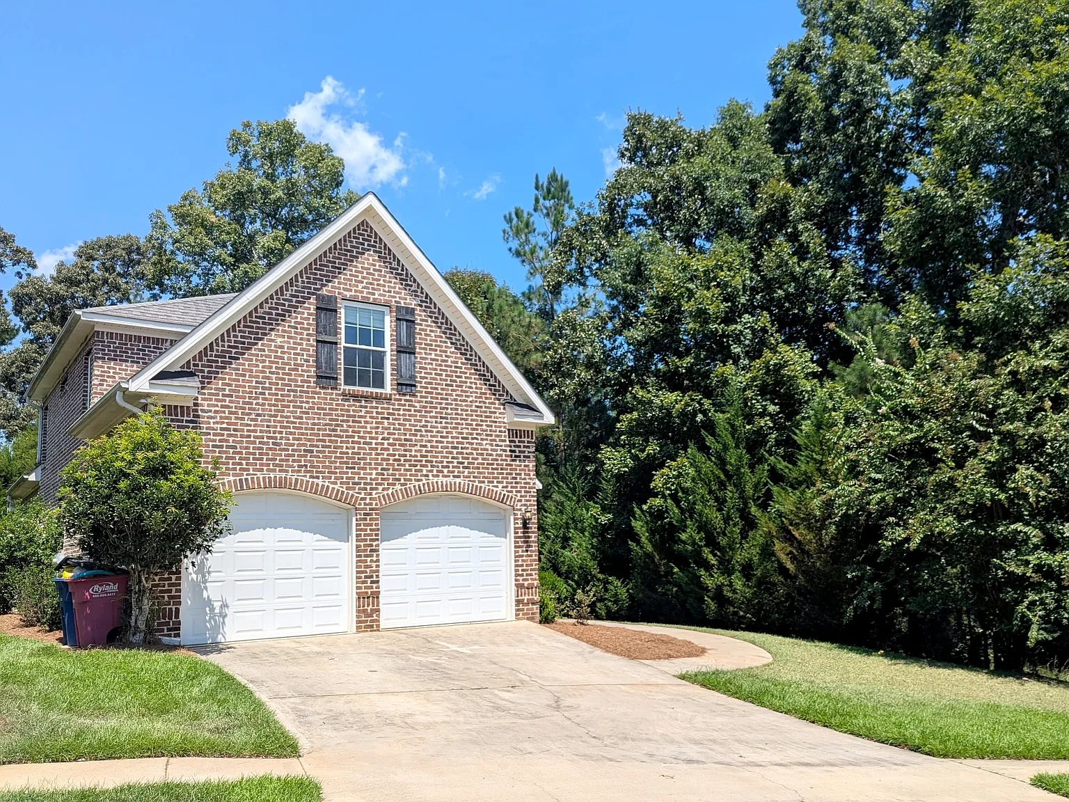 4 bed, 2.5 bath, 2435 sqft, $2,550 — Photo 1