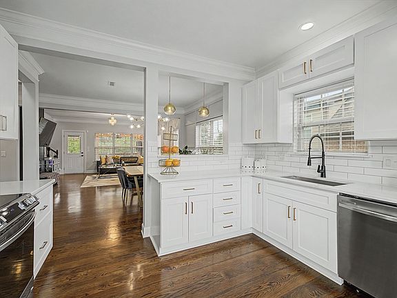 3rd image of 317 Whitman Ct