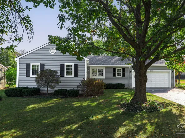 2059 University Dr, Naperville, IL 60565