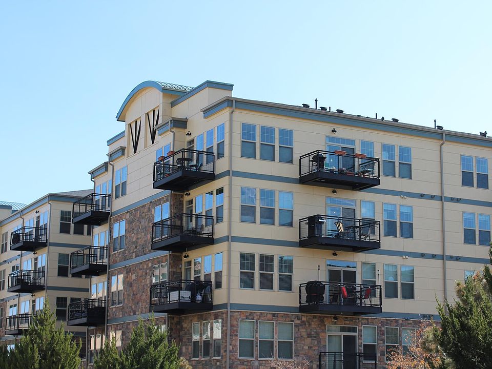 Vantage Pointe East Village Flats