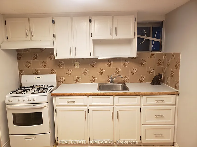 697 Dupont St #3 — Photo 4