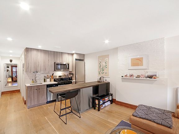 3rd image of 191 Pulaski St #1