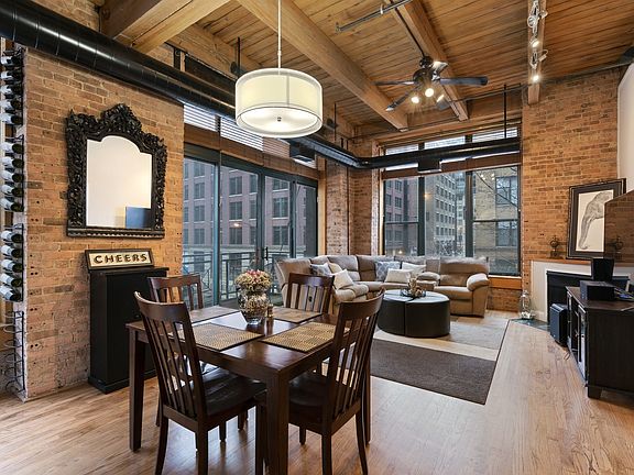 3rd image of 701 W Jackson Blvd APT 203C