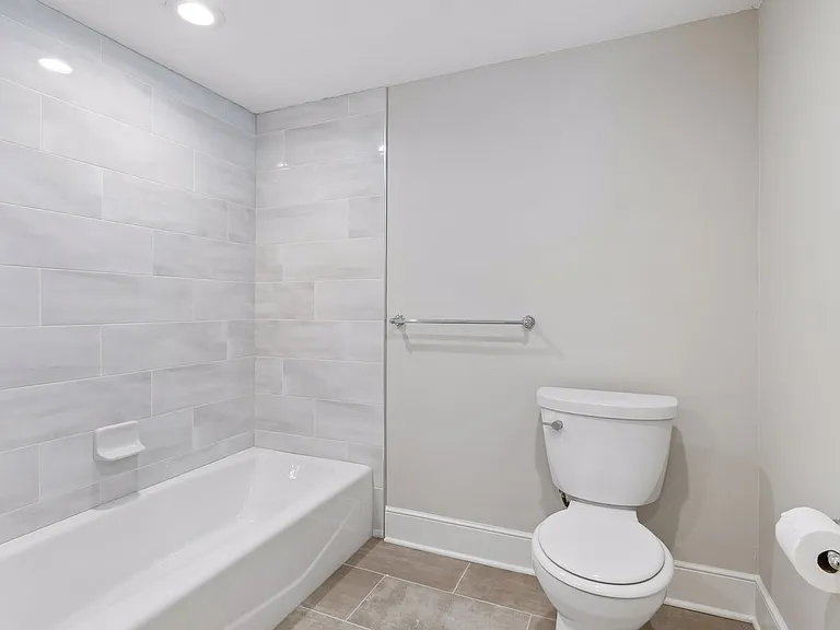 3329 Dupont Ave S — Photo 40