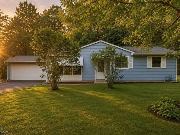 13099 Dorothy Dr, Chesterland, OH 44026