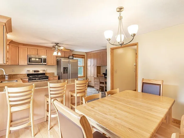 34 Highbridge Hl — Photo 4