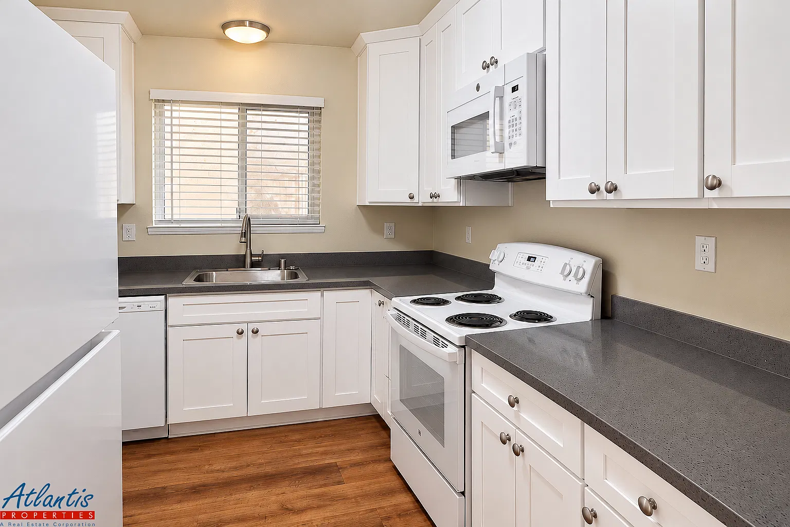 3 bed, 1.5 bath, 1215 sqft, $3,695 — Photo 1