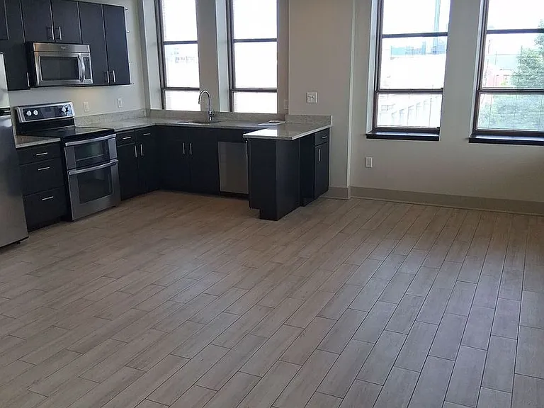 603 W Main St — Photo 2