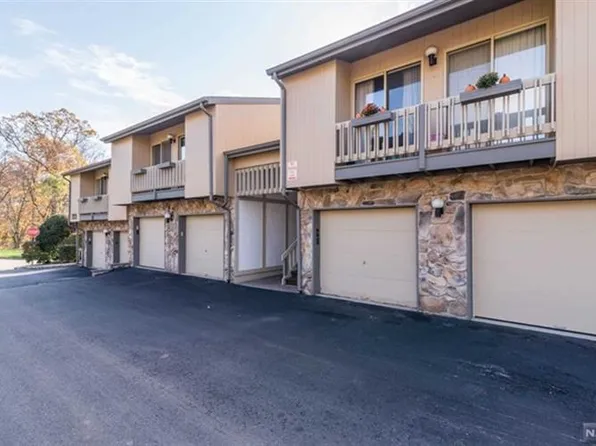 9 Larkin Cir, West Orange, NJ 07052