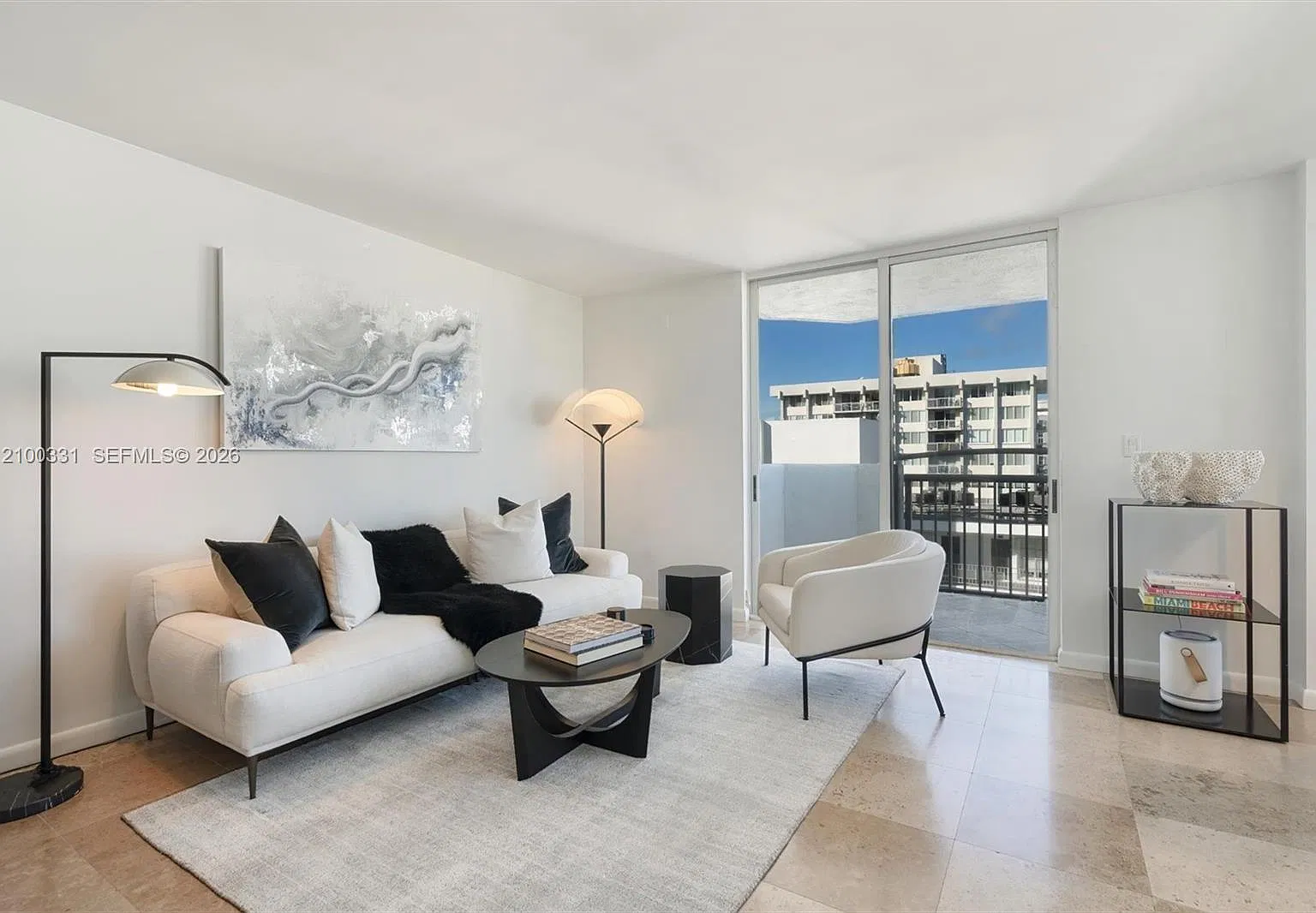 Bayview Plaza Condo — Photo 4
