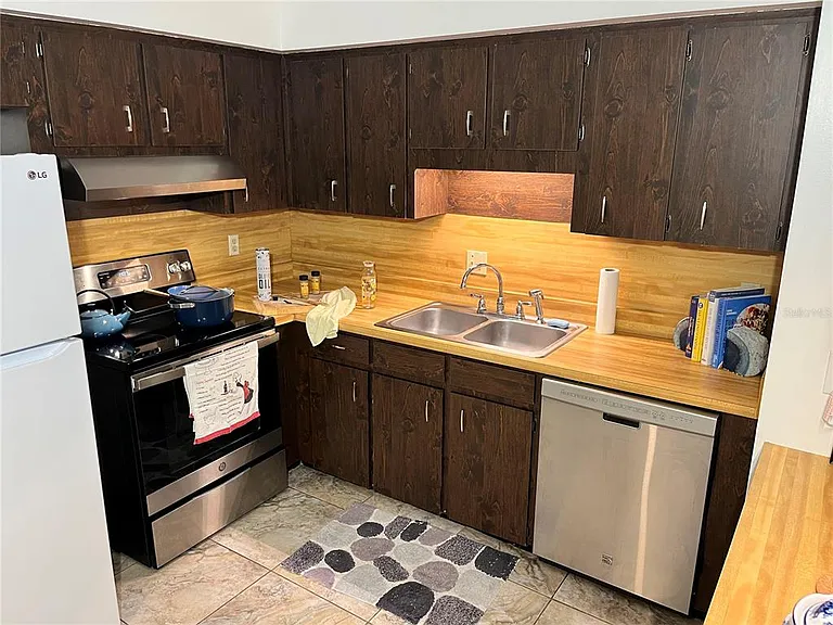 740 E Pearl St #C — Photo 10