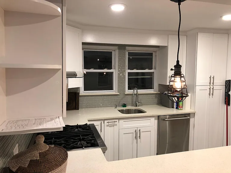 Kitchen/dishwasher