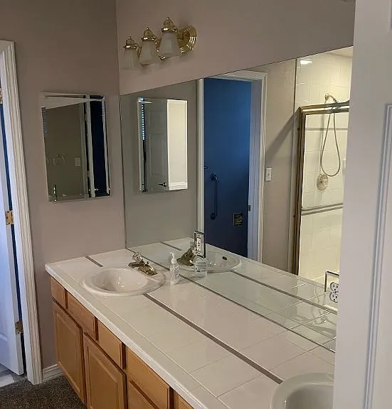 202 E Poppy Ln — Photo 4