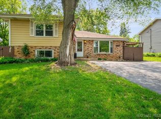 6416 W Rawson Bridge Rd, Cary, IL 60013