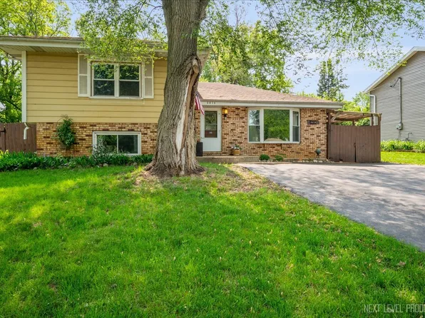 6416 W Rawson Bridge Rd, Cary, IL 60013