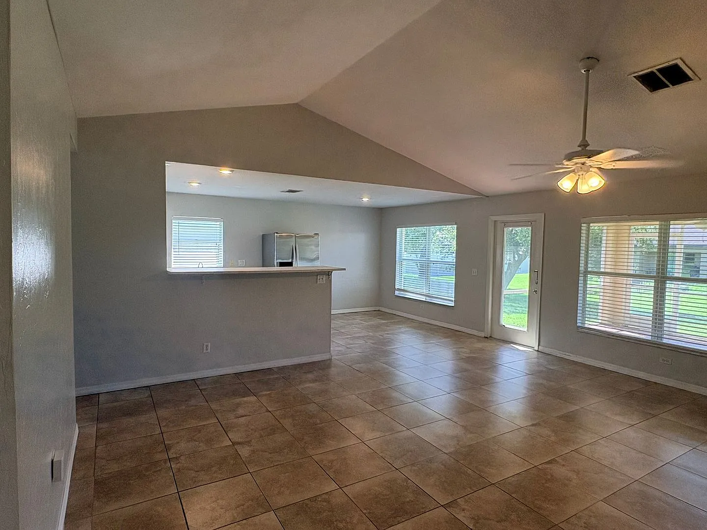 3/2 Single Family Home in Cape Coral for Rent — Photo 3