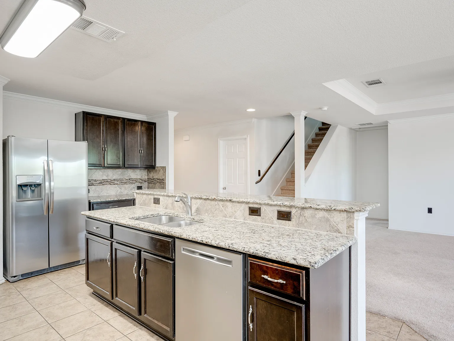 4 bed, 3025 sqft, $2,500 — Photo 4