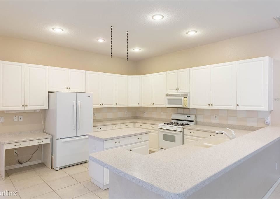 1st image of 1229R Highwood Pl