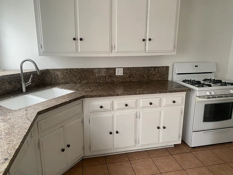 735 N Alfred St #3 — Photo 7