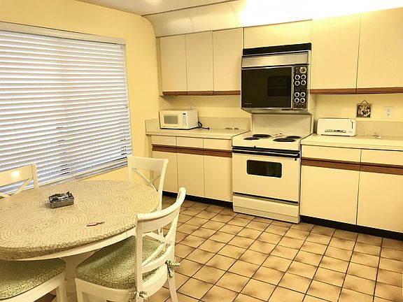 5th image of 5660 Fairway Park Dr APT 102