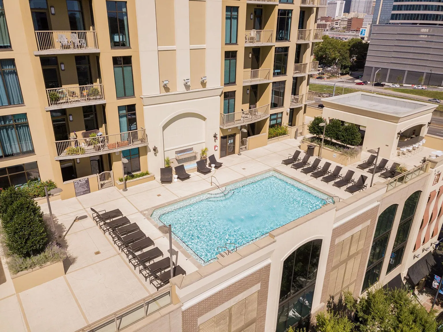 1 bed, 885 sqft, $1,800 — Photo 4