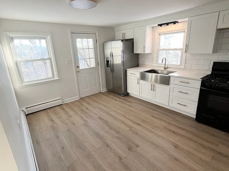 11 Beacon St #1 — Photo 2