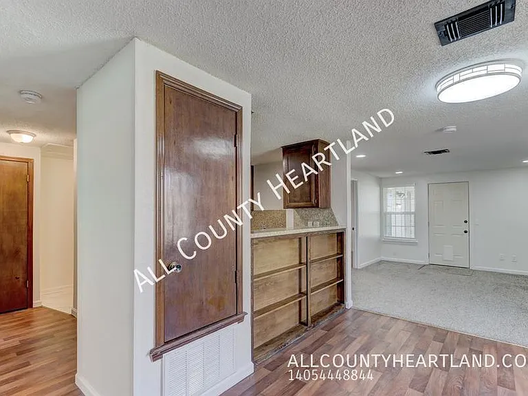 2121 Meench Dr — Photo 4