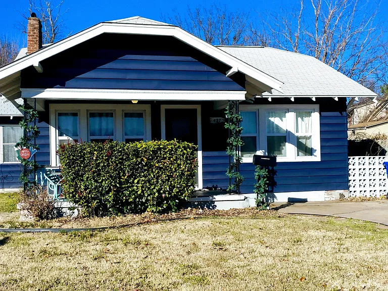 427 E Duffy St — Photo 2