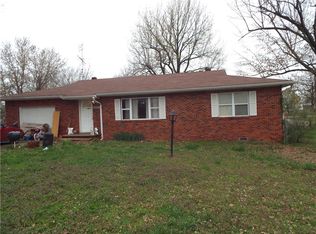 307 3rd Ave S, Gravette, AR 72736