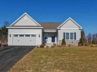 21 Hearthstone Dr, Mechanicville, NY 12118