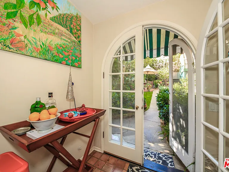 1367 N Beverly Dr — Photo 20