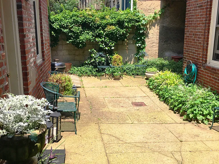 935 Lombard St #202 — Photo 16
