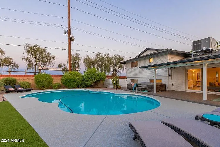 6 bed, 3.5 bath, 2332 sqft, $6,500 — Photo 4