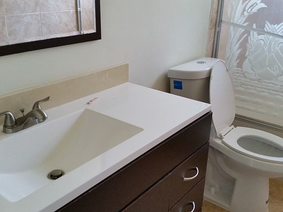 3rd image of 11483 NW 41st St