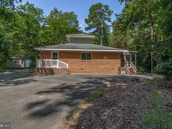 681 Twin Harbor Rd, Reedville, VA 22539