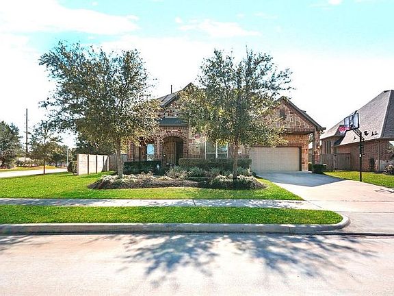 2nd image of 6803 Cottonwood Crest Ln