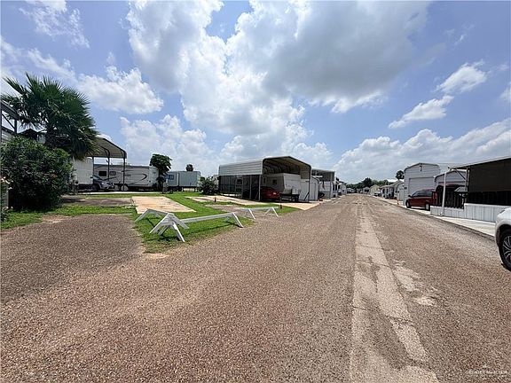 3rd image of 3754 Mercedes Dr