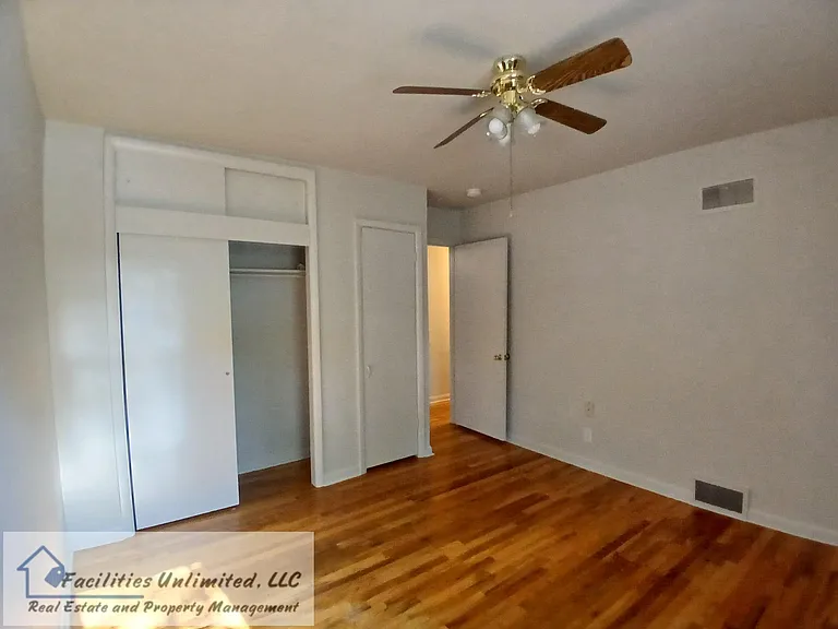 921 Charlotte St — Photo 13