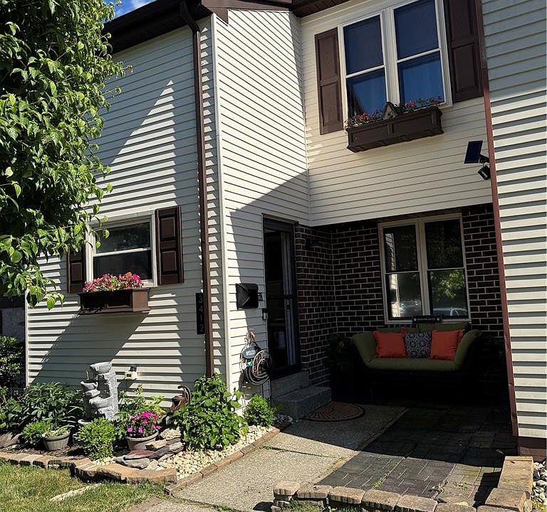1st image of 3412 Colonial Ct S