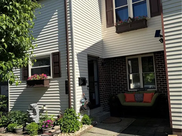 3412 Colonial Ct S, Allentown, PA 18104