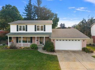 15557 Alpine Dr, Livonia, MI 48154