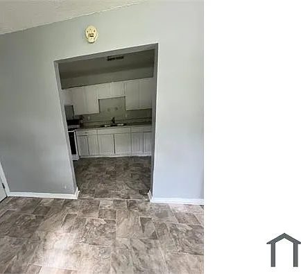 4 bed, 1400 sqft, $2,100 — Photo 2