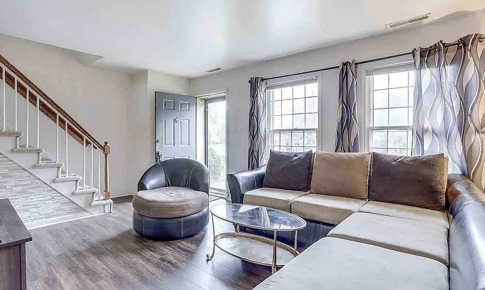 3 bed, 1290 sqft, $2,500 — Photo 3