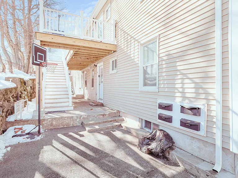 47 Campbell St #2 — Photo 26