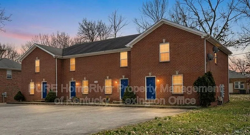 3 bed, 2.5 bath, 1000 sqft, $1,095 — Photo 1
