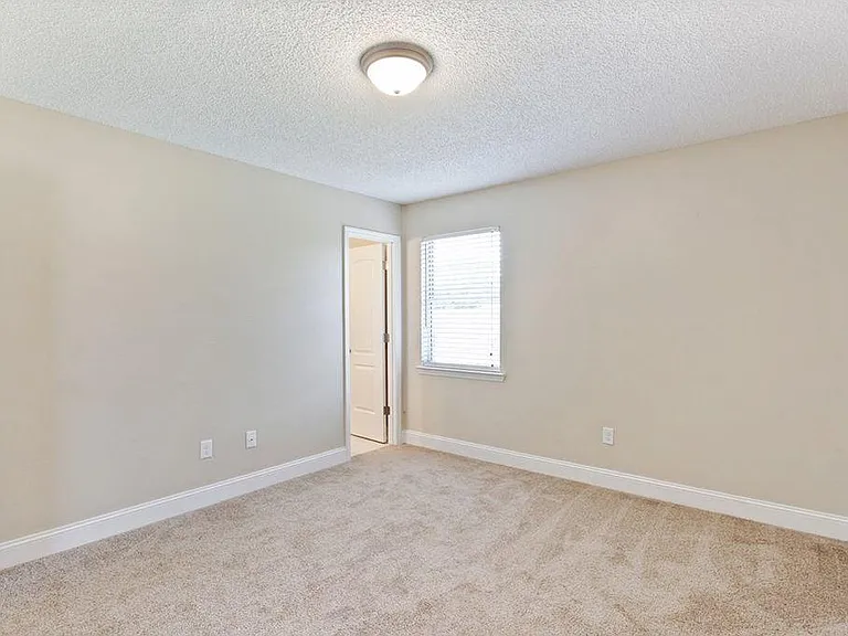 721 Cindy Ln — Photo 15