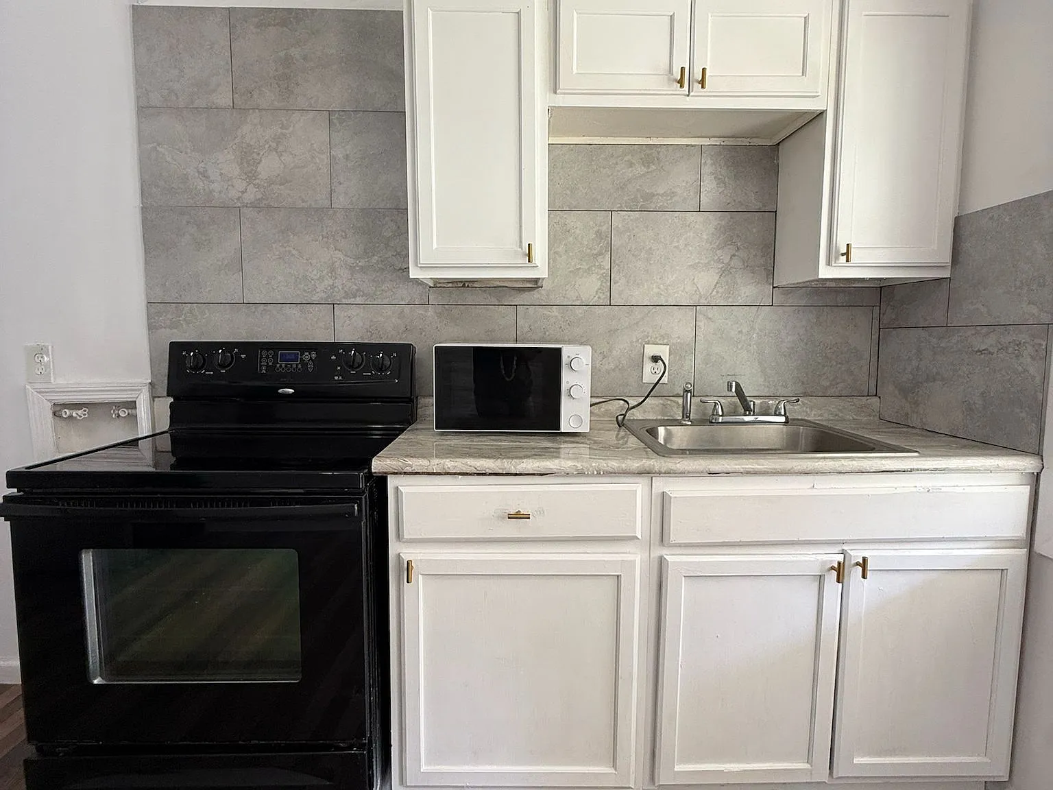 3 bed, 1100 sqft, $995 — Photo 4