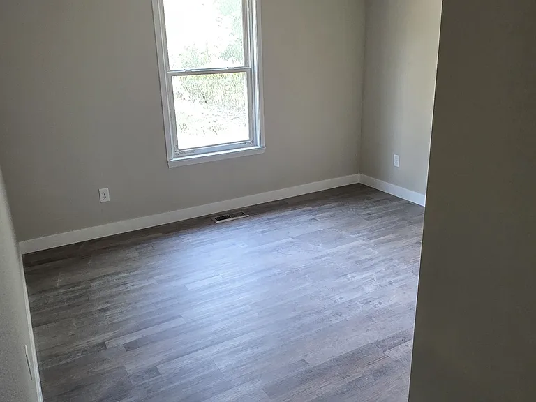 1824 N Hillcrest Ave — Photo 4