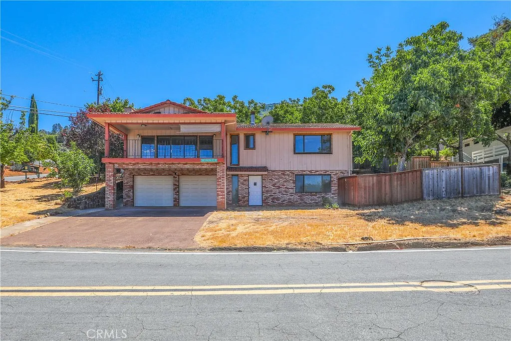 3001 Riviera Heights Dr photo 1