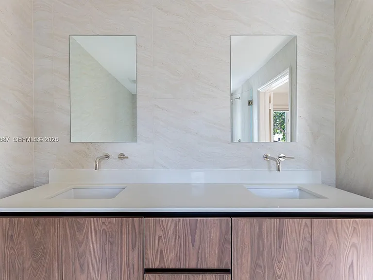 2850 Sheridan Ave — Photo 21